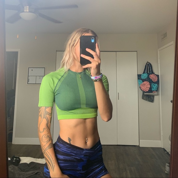 Gymshark Tops - Green Crop Athletic Top